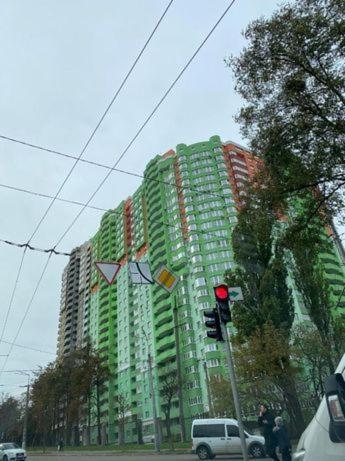 קייב Видовая 25Й Этаж. Новый Дом. Шалимова, Isida. Шулявская, Гарматная, Индустриальный Мост. Космополитан. Большевик. Жд Вокзал. מראה חיצוני תמונה